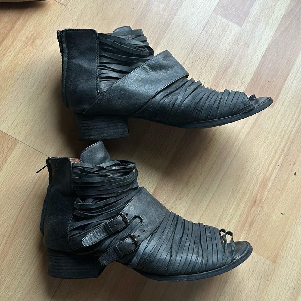 Jeffrey Campbell Isley Slashed peep toe ankle bootie size 10